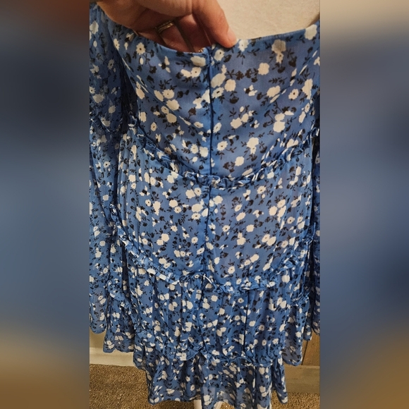 MAJORELLE Ailish Blue Ditsy Floral Mini Dress Flowy Long Sleeves Front Cutout. L - Picture 14 of 15